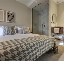 Selection of 5 bedroom seafront villas with heated pool on Ciovo near Trogir, sleeps 10